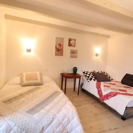 Maison De Caractere A 1000m D'altitude - Proche Salers, Randonnee, Ski, Animaux Bienvenus, Parking Prive - Fr-1-742-494 *