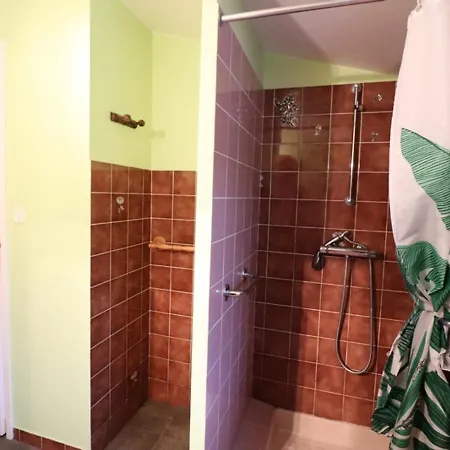 度假居 Maison De Caractere A 1000m D'altitude - Proche Salers, Randonnee, Ski, Animaux Bienvenus, Parking Prive - Fr-1-742-494 *