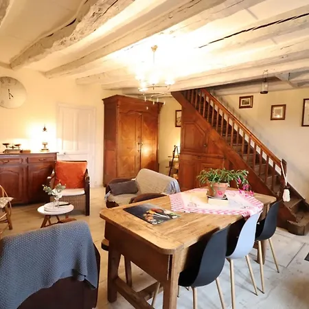 Maison De Caractere A 1000m D'altitude - Proche Salers, Randonnee, Ski, Animaux Bienvenus, Parking Prive - Fr-1-742-494 度假居 *